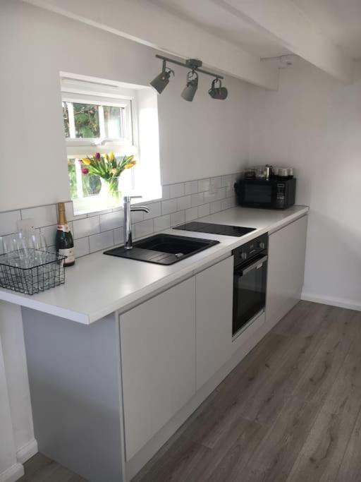 Brighton Boutique Garden Studio With Free Parking Exterior photo